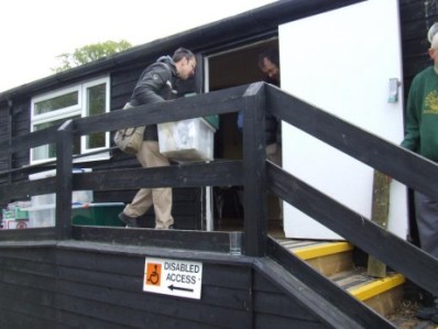 Stalholder dash into hall